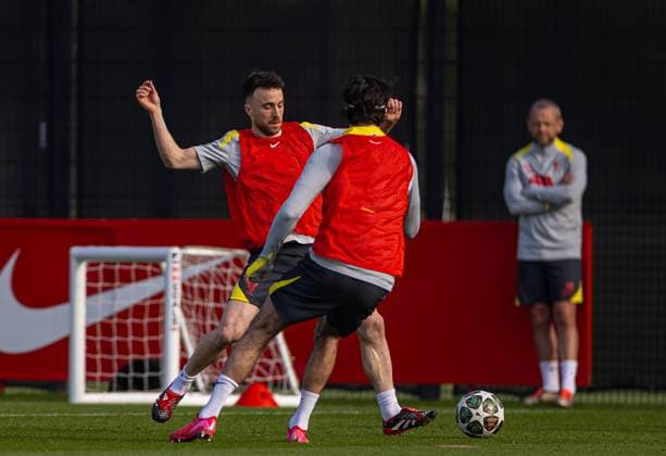 Football - UEFA Champions League - Round of 16 2nd Leg - Liverpool FC v Paris Saint-Germain - MD-1 LIVERPOOL, ENGLAND - Monday, March 10, 2025: Liverpool s Diogo Jota during a training session at the AXA Training Centre ahead of the UEFA Champions League Round of 16 2nd Leg match between Liverpool FC and Paris Saint-Germain. (Photo by David Rawcliffe Propaganda) LIVERPOOL AXA Training Centre MERSEYSIDE ENGLAND  Copyright: xDavidxRawcliffex P2025-03-10-Liverpool_PSG_MD-1-25