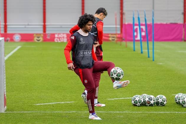 Serge Gnabry FC Bayern Muenchen, 07 with ball in training, GER, Final training, FC Bayern Muenchen, Football, UEFA Champions League, Round of 16 second leg, 2024 2025 season, 10 03 2025, GER, Final training, FC Bayern Muenchen, Football, UEFA Champions League, Round of 16 second leg, 2024 2025 season, 10 03 2025 Muenchen Copyright: xEibner-Pressefoto JennixMaulx EP_JML