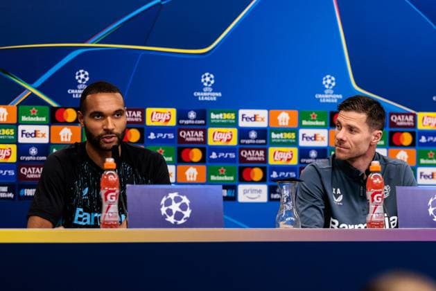 UEFA Champions League, Press conference Bayer 04 Leverkusen 10 03 2025 Jonathan Tah Bayer 04 Leverkusen, 4 and Xabi Alonso Head coach Bayer 04 Leverkusen during the press conference UEFA Champions League Round of 16 second leg, Press conference Bayer 04 Leverkusen before the match against FC Bayern Munich Leverkusen, BayArena on 10 03 2025 Copyright: xBEAUTIFULxSPORTS Wunderlx