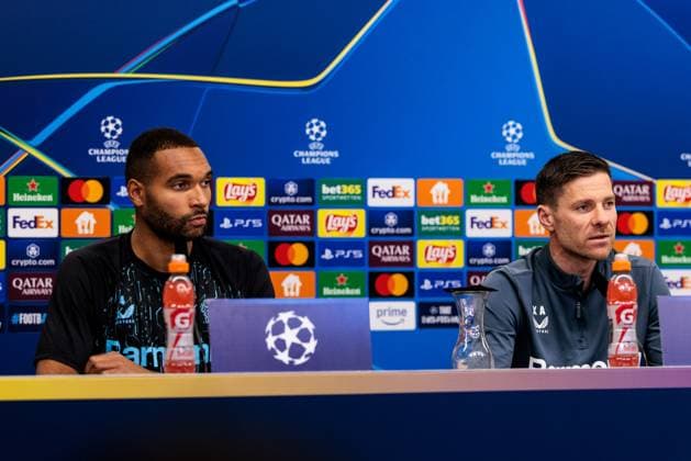 UEFA Champions League, Press conference Bayer 04 Leverkusen 10 03 2025 Jonathan Tah Bayer 04 Leverkusen, 4 and Xabi Alonso Head coach Bayer 04 Leverkusen during the press conference UEFA Champions League Round of 16 second leg, Press conference Bayer 04 Leverkusen before the match against FC Bayern Munich Leverkusen, BayArena on 10 03 2025 Copyright: xBEAUTIFULxSPORTS Wunderlx