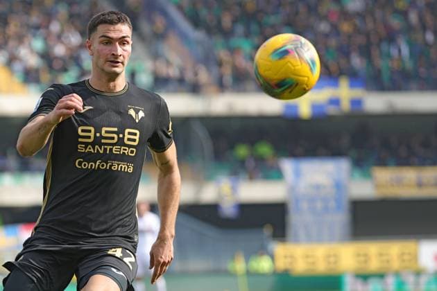 Hellas Verona FC Vs Bologna FC in Roma, Italy - 09 Mar 2025 Diego Coppola of Hellas Verona FC seen in action during the Italian Serie A soccer match between Verona and Bologna at Marcantonio Bentegodi Stadium. Final score: Hellas Verona FC 1 : 2 Bologna FC. Roma Italy Copyright: xEmanuelexPennacchiox xSOPAxImagesx EPR10136