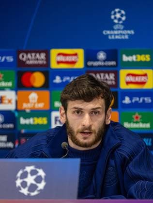 Football - UEFA Champions League - Round of 16 2nd Leg - Liverpool FC v Paris Saint-Germain - MD-1 LIVERPOOL, ENGLAND - Monday, March 10, 2025: Paris Saint-Germain s Khvicha Kvaratskhelia during a press conference, PK, Pressekonferenz at Anfield ahead of the UEFA Champions League Round of 16 2nd Leg match between Liverpool FC and Paris Saint-Germain. (Photo by David Rawcliffe Propaganda) LIVERPOOL Anfield MERSEYSIDE ENGLAND  Copyright: xDavidxRawcliffex P2025-03-10-Liverpool_PSG_MD-1-41