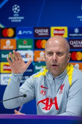 Football - UEFA Champions League - Round of 16 2nd Leg - Liverpool FC v Paris Saint-Germain - MD-1 LIVERPOOL, ENGLAND - Monday, March 10, 2025: Liverpool s head coach Arne Slot during a press conference, PK, Pressekonferenz at Anfield ahead of the UEFA Champions League Round of 16 2nd Leg match between Liverpool FC and Paris Saint-Germain. (Photo by David Rawcliffe Propaganda) LIVERPOOL Anfield MERSEYSIDE ENGLAND  Copyright: xDavidxRawcliffex P2025-03-10-Liverpool_PSG_MD-1-81