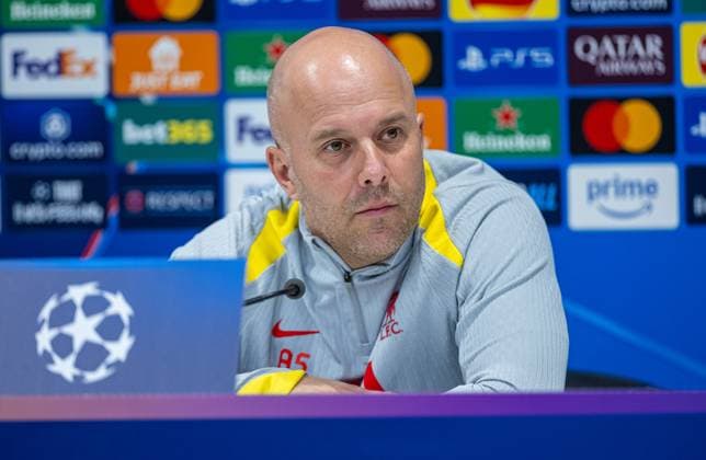 Football - UEFA Champions League - Round of 16 2nd Leg - Liverpool FC v Paris Saint-Germain - MD-1 LIVERPOOL, ENGLAND - Monday, March 10, 2025: Liverpool s head coach Arne Slot during a press conference, PK, Pressekonferenz at Anfield ahead of the UEFA Champions League Round of 16 2nd Leg match between Liverpool FC and Paris Saint-Germain. (Photo by David Rawcliffe Propaganda) LIVERPOOL Anfield MERSEYSIDE ENGLAND  Copyright: xDavidxRawcliffex P2025-03-10-Liverpool_PSG_MD-1-90