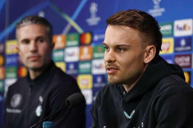 MILAAN - (l-r) Feyenoord coach Robin van Persie, Feyenoord goalkeeper Timon Wellenreuther during the press conference, PK, Pressekonferenz at the San Siro stadium ahead of the return match in the Champions League eighth finals against Internazionale. ANP MAURICE VAN STEEN netherlands out - belgium out Milaan xVIxxIVx 522061486 originalFilename: 0806997607st.jpg
