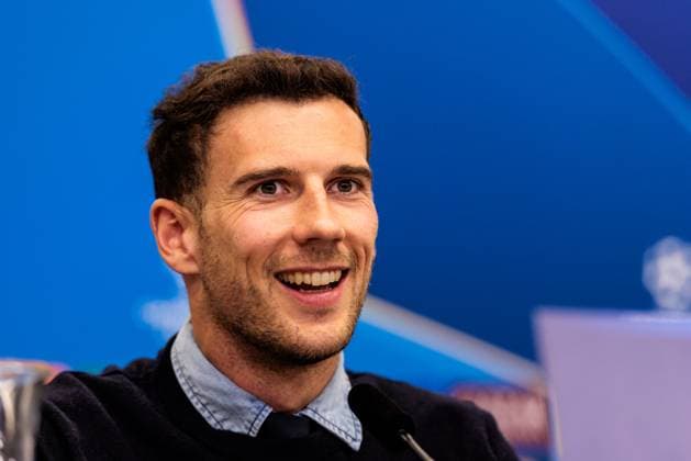 Sport Bilder des Tages UEFA Champions League, Pressekonferenz FC Bayern München; 10.03.2025 Leon Goretzka (FC Bayern München, 8) lächelt während der Pressekonferenz UEFA Champions League Achtelfinale Rückspiel, Pressekonferenz FC Bayern München vor dem Spiel gegen FC Bayern München; Leverkusen, BayArena am 10.03.2025 *** UEFA Champions League, Press conference FC Bayern Munich 10 03 2025 Leon Goretzka FC Bayern Munich, 8 smiles during the press conference UEFA Champions League round of 16 second leg, Press conference FC Bayern Munich before the match against FC Bayern Munich Leverkusen, BayArena on 10 03 2025 Copyright: xBEAUTIFULxSPORTS Wunderlx