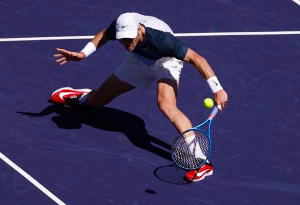 March 10, 2025 Jack Draper (GBR) returns a shot against Jenson Brooksby during the 2025 BNP Paribas Open at Indian Wells Tennis Garden in Indian Wells, California. Mandatory Photo Credit: CSM Indian Wells United States of America - ZUMAc04_ 20250310_zma_c04_014 Copyright: xCharlesxBausx