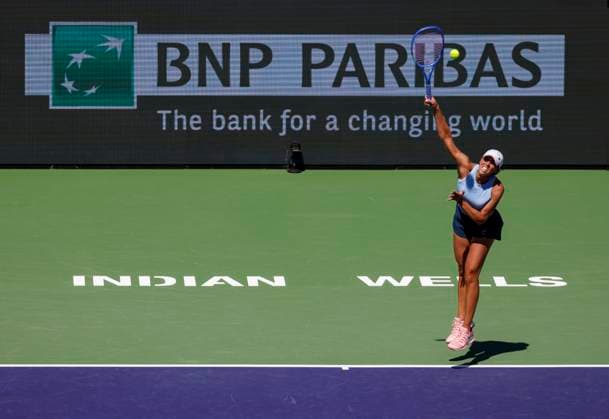March 10, 2025 Madison Keys serves against Elise Mertens (BEL) during the 2025 BNP Paribas Open at Indian Wells Tennis Garden in Indian Wells, California. Mandatory Photo Credit: CSM Indian Wells United States of America - ZUMAc04_ 20250310_zma_c04_039 Copyright: xCharlesxBausx