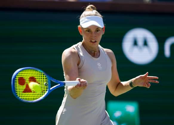 March 10, 2025 Elise Mertens (BEL) returns a shot against Madison Keys during the 2025 BNP Paribas Open at Indian Wells Tennis Garden in Indian Wells, California. Mandatory Photo Credit: CSM Indian Wells United States of America - ZUMAc04_ 20250310_zma_c04_043 Copyright: xCharlesxBausx
