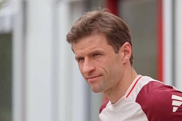25 Thomas Müller, Portraet, Portrait, Football Final training FC Bayern Munich before UEFA Champions League match against Bayer 04 Leverkusen Round of 16 second leg of the knockout phase of this years UEFA Champions League season Kick-off at the BayArena stadium in Leverkusen is at 21