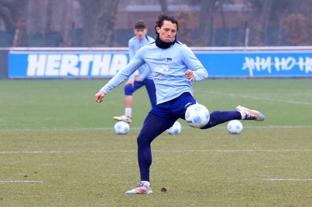 DEU, DFL, 2. FBL Hertha BSC, Training, 11.03.2025, Sportforum, Berlin, DEU, DFL, 2. FBL Hertha BSC, Training, im Bild Fabian Reese (Hertha BSC Berlin 11) DFL - regulations prohibit any use of Photographs as image sequences and or quasi-video Foto: Juergen Engler nordphoto GmbH *** DEU, DFL, 2 FBL Hertha BSC, Training, 11 03 2025, Sportforum, Berlin, DEU, DFL, 2 FBL Hertha BSC, Training, im Bild Fabian Reese Hertha BSC Berlin 11 DFL regulations prohibit any use of Photographs as image sequences and or quasi video Foto Juergen Engler nordphoto GmbH nordphotoxGmbHx xEngler nph00076