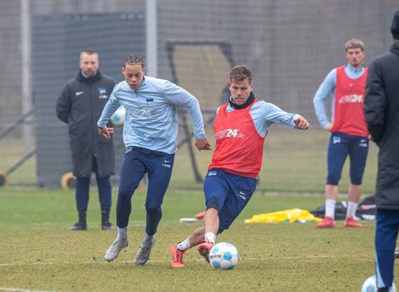 Football, Men, Season 2024 25, 2 Bundesliga, Hertha BSC, Training, v l Derry Scherhant Hertha BSC , Florian Niederlechner Hertha BSC , 11 03 2025, Copyright: xSebastianxRäppold MatthiasxKochx