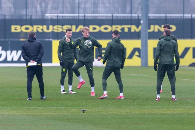 11 03 2025, Final training session for the UEFA Champions League match between OSC Lille and Borussia Dortmund, from left Pascal Groß Borussia Dortmund , Julian Brandt Borussia Dortmund , Salih Özcan Borussia Dortmund , Maximilian Beier Borussia Dortmund , Goalkeeper Gregor Kobel Borussia Dortmund , Dortmund training ground Borussia Dortmund NRW Germany xRHR PHOTO DEx Copyright: DennisxEwert RHR-FOTOx RHR-FOTO DE