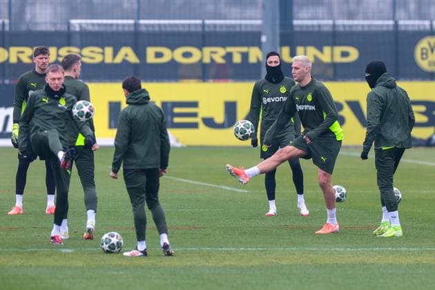 11 03 2025, Final training session for the UEFA Champions League match between OSC Lille and Borussia Dortmund, from left goalkeeper Gregor Kobel Borussia Dortmund , Maximilian Beier Borussia Dortmund , Nico Schlotterbeck Borussia Dortmund , Kjell Arik Wätjen Borussia Dortmund , Ramy Bensebaini Borussia Dortmund , Niklas Süle Borussia Dortmund , Emre Can Borussia Dortmund , Dortmund training ground Borussia Dortmund NRW Germany xRHR PHOTO DEx Copyright: DennisxEwert RHR-FOTOx RHR-FOTO DE