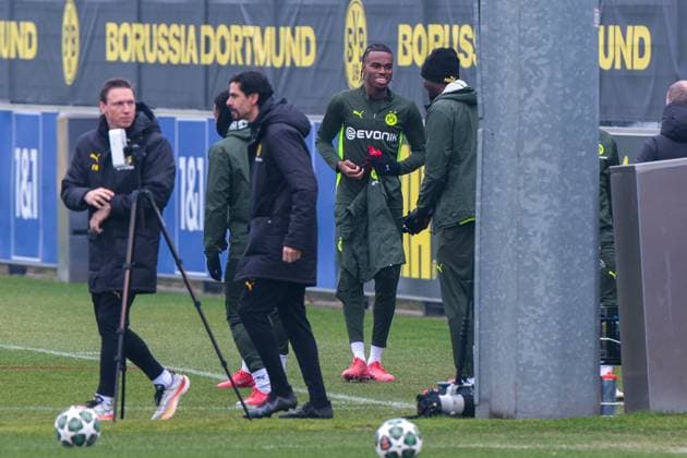 11 03 2025, Final training session for the UEFA Champions League match between OSC Lille and Borussia Dortmund, Carney Chukwuemeka Borussia Dortmund laughs, Dortmund training ground Borussia Dortmund NRW Germany xRHR PHOTO DEx Copyright: DennisxEwert RHR-FOTOx RHR-FOTO DE