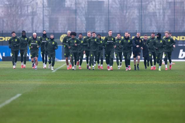 11 03 2025, Final training session for the UEFA Champions League match between OSC Lille and Borussia Dortmund, from l Giovanni Reyna Borussia Dortmund , Serhou Guirassy Borussia Dortmund , Julian Ryerson Borussia Dortmund , Ramy Bensebaini Borussia Dortmund , Marcel Sabitzer Borussia Dortmund , Niklas Süle Borussia Dortmund , Karim Adeyemi Borussia Dortmund , Cole Campbell Borussia Dortmund , Maximilian Beier Borussia Dortmund , Pascal Groß Borussia Dortmund , Julien Duranville Borussia Dortmund , Nico Schlotterbeck Borussia Dortmund , Kjell Arik Wätjen Borussia Dortmund , Waldemar Anton Borussia Dortmund , Performance Manager Shad Forsythe Borussia Dortmund , Standard Coach Alex Clapham Borussia Dortmund , Salih Özcan Borussia Dortmund , Emre Can Borussia Dortmund , Julian Brandt Borussia Dortmund , Dortmund Training Ground Borussia Dortmund NRW Germany xRHR PHOTO DEx Copyright: DennisxEwert RHR-FOTOx RHR-FOTO DE