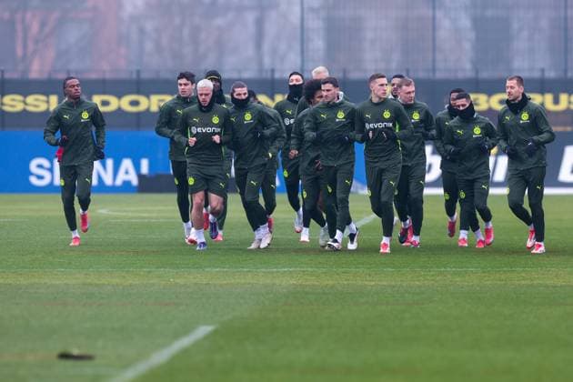 11 03 2025, Final training session for the UEFA Champions League match between OSC Lille and Borussia Dortmund, from l Carney Chukwuemeka Borussia Dortmund , Giovanni Reyna Borussia Dortmund , Julian Ryerson Borussia Dortmund , Serhou Guirassy Borussia Dortmund , Marcel Sabitzer Borussia Dortmund , Ramy Bensebaini Borussia Dortmund , Karim Adeyemi Borussia Dortmund , Pascal Groß Borussia Dortmund , Nico Schlotterbeck Borussia Dortmund , Cole Campbell Borussia Dortmund , Maximilian Beier Borussia Dortmund , Julien Duranville Borussia Dortmund , Yan Couto Borussia Dortmund , Waldemar Anton Borussia Dortmund , Dortmund Training Ground Borussia Dortmund NRW Germany xRHR PHOTO DEx Copyright: DennisxEwert RHR-FOTOx RHR-FOTO DE