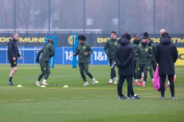 11 03 2025, Final training session for the UEFA Champions League match between OSC Lille and Borussia Dortmund, from left Performance Manager Shad Forsythe Borussia Dortmund , Marcel Sabitzer Borussia Dortmund , Karim Adeyemi Borussia Dortmund , Giovanni Reyna Borussia Dortmund , Jamie Gittens Borussia Dortmund , Yan Couto Borussia Dortmund , Dortmund training ground Borussia Dortmund NRW Germany xRHR PHOTO DEx Copyright: DennisxEwert RHR-FOTOx RHR-FOTO DE