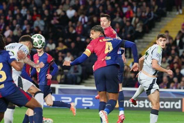 Barcelona 11 March 2025 Uefa Champions League phase 2024 25 Round of 16 FC Barcelona S L Benfica v l , neither Robert Lewandowski FC Barcelona and Antonio Silva S L Benfica , Nicolas Otamendi S L Benfica Left heads the 1 1 Copyright: JoaquimxFerreira