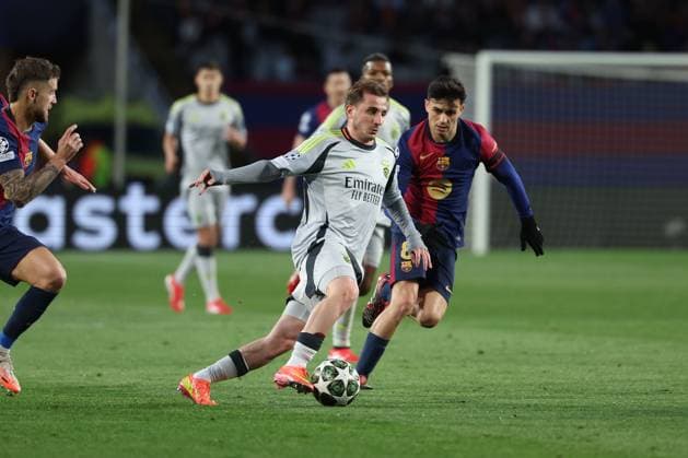 Barcelona 11 March 2025 Uefa Champions League phase 2024 25 Round of 16 FC Barcelona S L Benfica v l , Kerem Aktürkoglu S L Benfica , Pedri FC Barcelona in action, in action, Copyright: JoaquimxFerreira