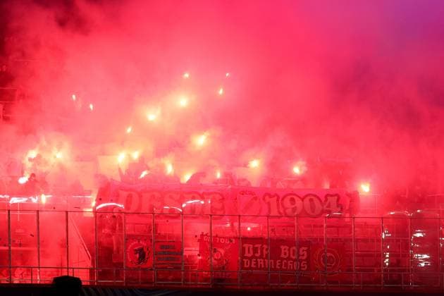Barcelona 11 March 2025 Uefa Champions League phase 2024 25 Round of 16 FC Barcelona S L Benfica v l , S L Benfica fans,atmosphere, scarves, jerseys, emotions, pyrotechnics, pyro, smoke, fire, riot, bengalos, smoke bombs, pirotecnica, fumo, fuoco, sparklers Copyright: JoaquimxFerreira