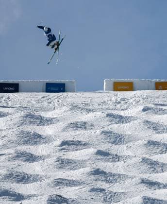 (250311) -- LIVIGNO, March 11, 2025 -- Charlie Mickel of The United states competes during the final of men s moguls at 2024-2025 FIS Freestyle Skiing World Cup at the Livigno Aerials & Moguls Park, in Livigno, Italy, March 11. 2025. ) (SP)ITALY-LIVIGNO-FREESTYLE SKIING-WORLD CUP-MOGULS-MEN S FINAL LixJing 
