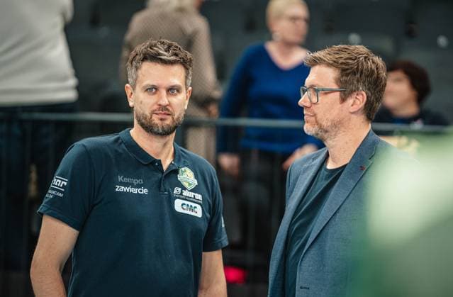 Volleyball Men Season 2024 2025 CEV Champions League 2025 Quarterfinals CLVM 097 SVG Lüneburg GER vs Aluron CMC Warta Zawiercie POL 11 03 2025 Stafan Hübner Coach SVG Lüneburg in conversation with Michal Winiarski Coach Aluron CMC Warta ZAWIERCIE Lüneburg LKH Arena Niedersachsen Germany