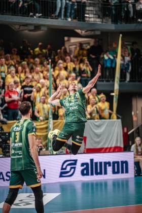 Volleyball Men Season 2024 2025 CEV Champions League 2025 Quarterfinals CLVM 097 SVG Lüneburg GER vs Aluron CMC Warta Zawiercie POL 11 03 2025 Jurii Gladyr 13 SVG Aluron CMC Warta ZAWIERCIE hitting Lüneburg LKH Arena Niedersachsen Germany