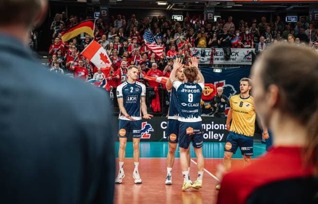 Volleyball Men Season 2024 2025 CEV Champions League 2025 Quarterfinals CLVM 097 SVG Lüneburg GER vs Aluron CMC Warta Zawiercie POL 11 03 2025 Michael Patrick Wright 3 SVG Lüneburg claps with Simon Torwie 1 SVG Lüneburg during the run-in Lüneburg LKH Arena Niedersachsen Germany