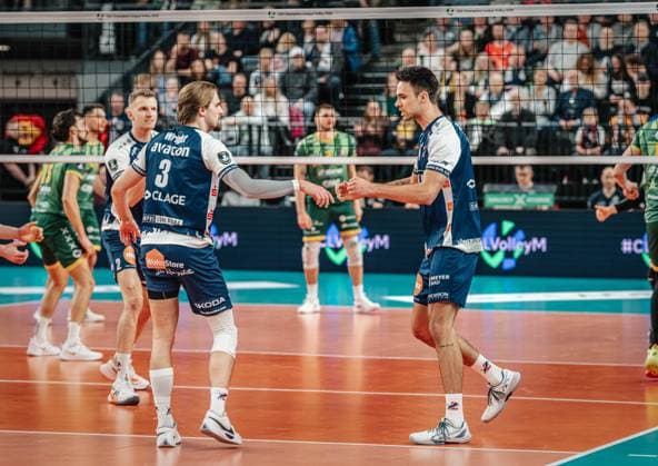 Volleyball Men Season 2024 2025 CEV Champions League 2025 Quarterfinals CLVM 097 SVG Lüneburg GER vs Aluron CMC Warta Zawiercie POL 11 03 2025 Xander Wolf Wassenaar Ketrzynski 11 SVG Lüneburg cheers Lüneburg LKH Arena Niedersachsen Germany