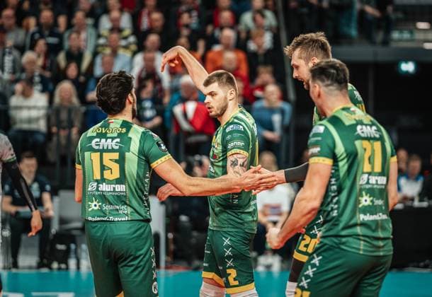 Volleyball Men Season 2024 2025 CEV Champions League 2025 Quarterfinals CLVM 097 SVG Lüneburg GER vs Aluron CMC Warta Zawiercie POL 11 03 2025 The team of Aluron CMC Warta ZAWIERCIE cheers Lüneburg LKH Arena Niedersachsen Germany
