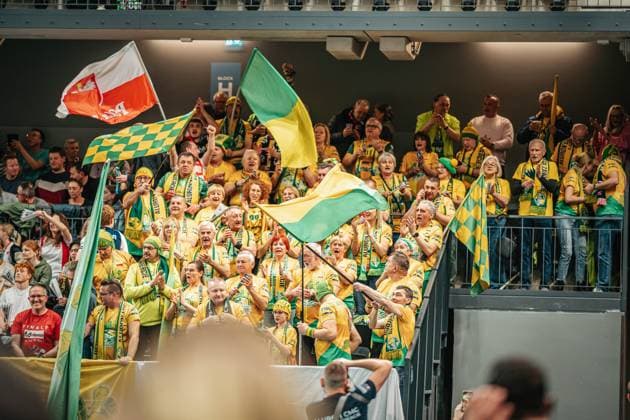 Volleyball Men Season 2024 2025 CEV Champions League 2025 Quarterfinals CLVM 097 SVG Lüneburg GER vs Aluron CMC Warta Zawiercie POL 11 03 2025 The fans of Aluron CMC Warta ZAWIERCIE cheer Lüneburg LKH Arena Niedersachsen Germany