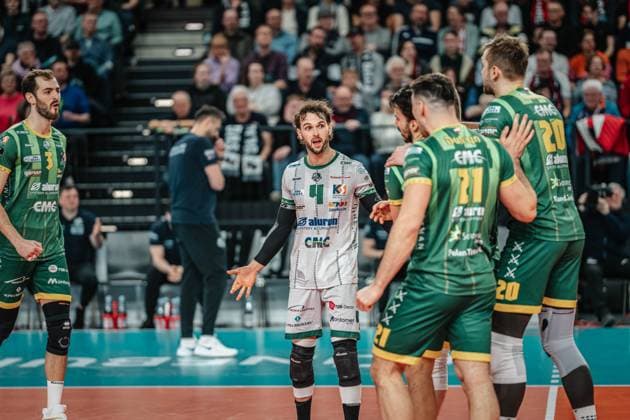 Volleyball Men Season 2024 2025 CEV Champions League 2025 Quarterfinals CLVM 097 SVG Lüneburg GER vs Aluron CMC Warta Zawiercie POL 11 03 2025 The team of Aluron CMC Warta ZAWIERCIE cheers Lüneburg LKH Arena Niedersachsen Germany
