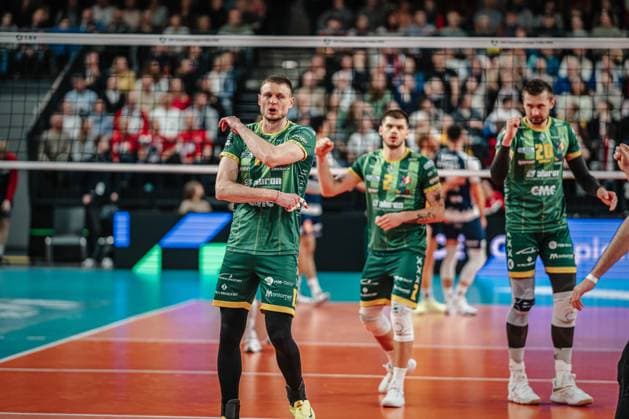 Volleyball Men Season 2024 2025 CEV Champions League 2025 Quarterfinals CLVM 097 SVG Lüneburg GER vs Aluron CMC Warta Zawiercie POL 11 03 2025 Jurii Gladyr 13 SVG Aluron CMC Warta ZAWIERCIE cheers Lüneburg LKH Arena Niedersachsen Germany