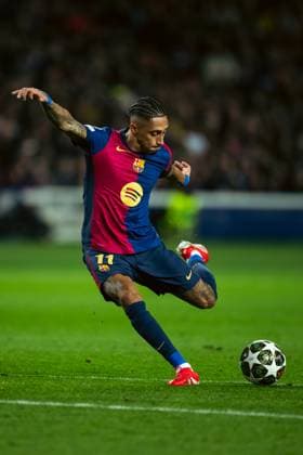 Spain-Football-Champions League FC Barcelona, Barca v SL Benfica in Barcelona, Spain. Barcelona, Spain, 11, March, 2025. Spain-Football-Champions League FC Barcelona v SL Benfica. (11) Raphinha gets a chance to score. Barcelona Olympic Stadium Lluis Companys Barcelona Spain