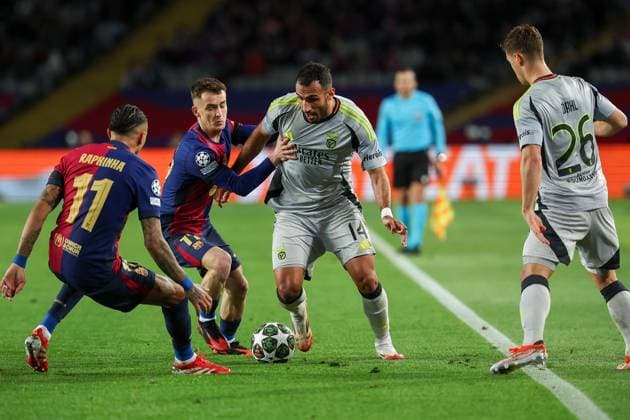Barcelona 11 March 2025 Uefa Champions League phase 2024 25 Round of 16 FC Barcelona S L Benfica v l , Raphinha FC Barcelona , Marc Casado FC Barcelona , Vangelis Pavlidis S L Benfica , Duel, Action, Action, Battles for the Ball Copyright: JoaquimxFerreira