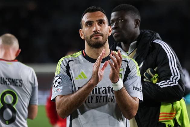 Barcelona 11 March 2025 Uefa Champions League phase 2024 25 Round of 16 FC Barcelona S L Benfica v l , Vangelis Pavlidis S L Benfica disappointed, disappointed looking, dissapointed, sad, frustrated, frustrated, frustrated thanks the fans, thanks, thanks team after the match, after the match thanks the fans, applauds the fans Copyright: JoaquimxFerreira