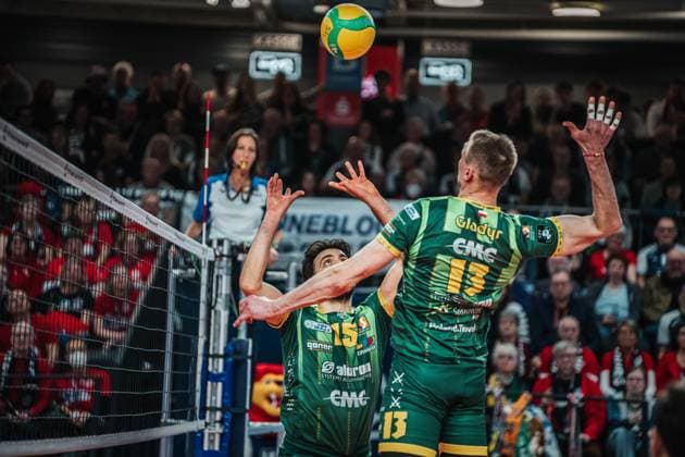 Volleyball Men Season 2024 2025 CEV Champions League 2025 Quarterfinals CLVM 097 SVG Lüneburg GER vs Aluron CMC Warta Zawiercie POL 11 03 2025 Miguel Tavares Rodrigues 15 Aluron CMC Warta ZAWIERCIE plays the ball to Jurii Gladyr 13 Aluron CMC Warta ZAWIERCIE Lüneburg LKH Arena Niedersachsen Germany