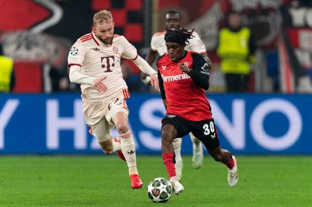 2025-03-11 Bayer 04 Leverkusen v FC Bayern Munchen - UEFA Champions League 2024 25 Round of 16 Second Leg LEVERKUSEN, GERMANY - MARCH 11: Konrad Laimer of FC Bayern Munchen battles for the ball with Jeremie Frimpong of Bayer 04 Leverkusen during the UEFA Champions League 2024 25 Round of 16 Second Leg match between Bayer 04 Leverkusen and FC Bayern Munchen at BayArena on March 11, 2025 in Leverkusen, Germany. Leverkusen BayArena Germany Content not available for redistribution in The Netherlands directly or indirectly through any third parties. Copyright: xJorisxVerwijstx