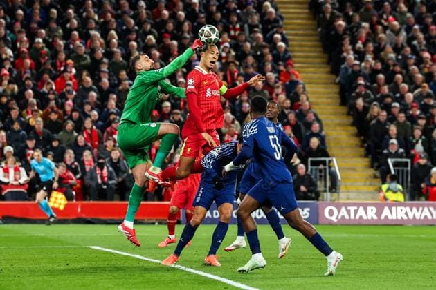 UEFA Champions League Last 16 Liverpool v Paris Saint-Germain Gianluigi Donnarumma of Paris Saint-Germain makes a save during the UEFA Champions League Last 16 match Liverpool vs Paris Saint-Germain at Anfield, Liverpool, United Kingdom, 11th March 2025 (Photo by Mark Cosgrove News Images) Liverpool Anfield Merseyside United Kingdom Copyright: xMarkxCosgrove NewsxImagesx