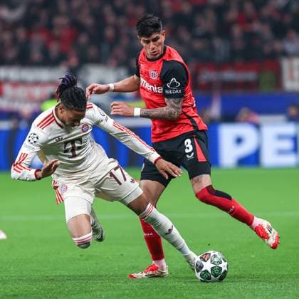 March 11, 2025, Leverkusen, Nrw, Germany: PIERO HINCAPIE REINA (Bayer 04 Leverkusen, 03) and MICHAEL AKPOVIE OLISE (Bayern MoÂ¼nchen, 17) fights for ball,, during the UEFA Champions League round of 16, 2nd leg match between Bayer 04 Leverkusen and Bayern MoÂ¼nchen at the BayArena Stadium. Leverkusen Germany - ZUMAb275 20250311_zsp_b275_006 Copyright: xGabrielxBoiax