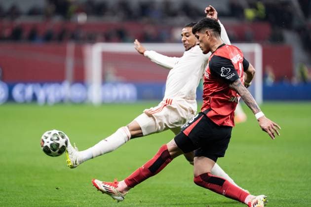 GER, Uefa Champions League, Round of 16 Bayer Leverkusen vs FC Bayern München Muenchen 11 03 2025, Bayarena, Leverkusen, GER, Uefa Champions League, Round of 16 Bayer Leverkusen vs FC Bayern München Muenchen in picture duel between Piero HincapiÃ Hincapie Bayer 04 Leverkusen, 3 and Michael Olise FC Bayern München Muenchen, 17 nordphotoxGmbHxx xChristianxSchulze nph000300