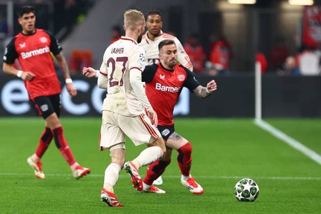 Aleix Garcia 24 Bayer 04 Leverkusen in duel, action, with Konrad Laimer 27 FC Bayern Muenchen Bayer 04 Leverkusen vs FC Bayern Muenchen, Football, UEFA Champions League, Round of 16, second leg, Season 2024 2025, 11 03 2025 Photo kolbert press Ant Palmer BayArena NRW Germany Copyright: xkolbert-press AntxPalmerx