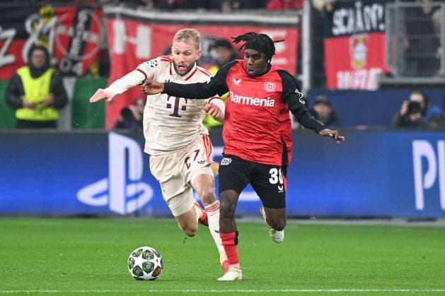 11 03 2025, xsltx, Football UEFA Champions League, Bayer 04 Leverkusen Bayern Munich v l Konrad Laimer Muenchen, 27 , Jeremie Frimpong Leverkusen, 30 duel, duel, fight, tackle DFL DFB REGULATIONS PROHIBIT ANY USE OF PHOTOGRAPHS as IMAGE SEQUENCES and or QUASI VIDEO Leverkusen