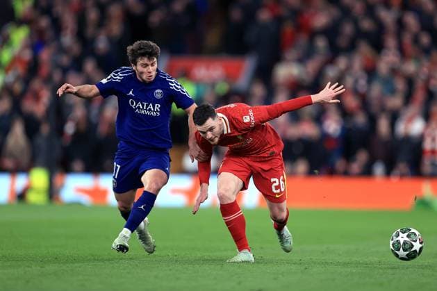Fußball UEFA Champions League Achtelfinale Liverpool gegen Paris Saint Germain 11. März 2025 UEFA Champions League Achtelfinale Liverpool gegen Paris Saint Germain Joao Neves von Paris Saint Germain und Andrew Robertson von Liverpool Foto Simon Stacpoole Offside Liverpool UK  Copyright: xSimonxStacpoolexOffside