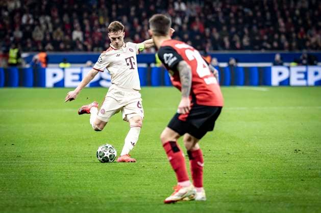 UEFA Champions League, Bayer 04 Leverkusen FC Bayern Munich 11 03 2025 Joshua Kimmich FC Bayern Munich, 6 comes to cross UEFA Champions League, Bayer 04 Leverkusen FC Bayern Munich, round of 16, second leg, 11 03 2025 at the BayArena in Leverkusen Copyright: xBEAUTIFULxSPORTS AxelxKohringx