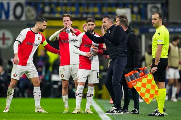 UEFA Champions League: FC Internationale Milan v Feyenoord Milan - Luka Ivanusec of Feyenoord, Feyenoord coach Robin van Persie during the 2nd leg of the round of 16 of new format of the Champions League 2024 2025. The match is set between FC Internationale Milan and Feyenoord at Giuseppe Meazza San Siro on 11 March 2025 in Milan, Italy. Copyright: xTomxBodex
