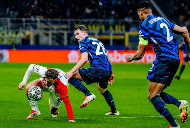 Feyenoord Rotterdam forwarder Aymen Sliti, FC Internazionale Milan defender Benjamin Pavard during the match Inter Feyenoord at the San Siro Stadium for the UEFA Champions League Round of 16 2st leg season 2024 2025 in MILAN, Italia on 11 march 2025, photo by Marcel van Dorst EYE4images DeFodi Images