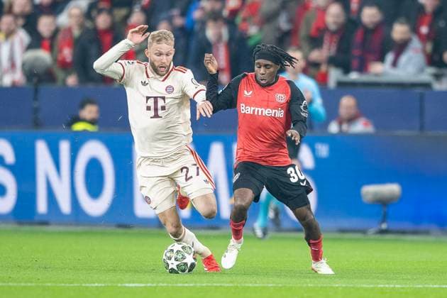 11 03 2025, Football UEFA Champions League, season 2024 2025, round of 16, second leg, Bayer 04 Leverkusen FC Bayern Muenchen at the BayArena in Leverkusen duel between Konrad Laimer FC Bayern Muenchen, 27 and Jeremie Frimpong Bayer 04 Leverkusen, 30 Photo Kirchner Media Thomas Haesler Copyright: xKirchner-Media ThomasxHaeslerx