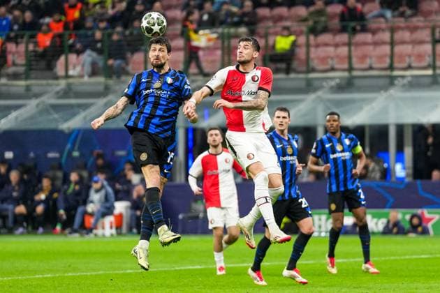 UEFA Champions League: FC Internationale Milan v Feyenoord Milan - Francesco Acerbi of FC Inter Milan, Jakub Moder of Feyenoord during the 2nd leg of the round of 16 of new format of the Champions League 2024 2025. The match is set between FC Internationale Milan and Feyenoord at Giuseppe Meazza San Siro on 11 March 2025 in Milan, Italy. Copyright: xYannickxVerhoevenx